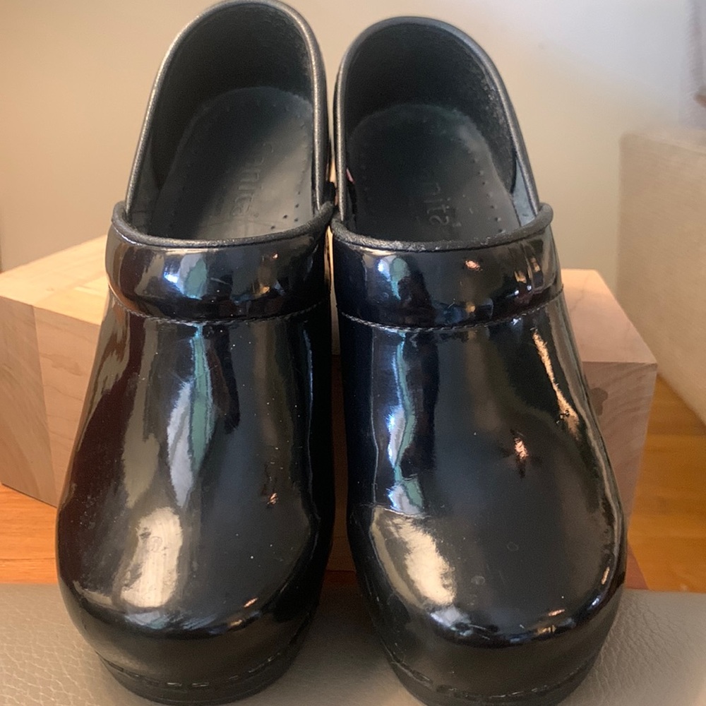 SANITA BLACK PATENT DANISH CLOGS DENMARK